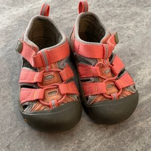 Keen Sandals size 7 toddler